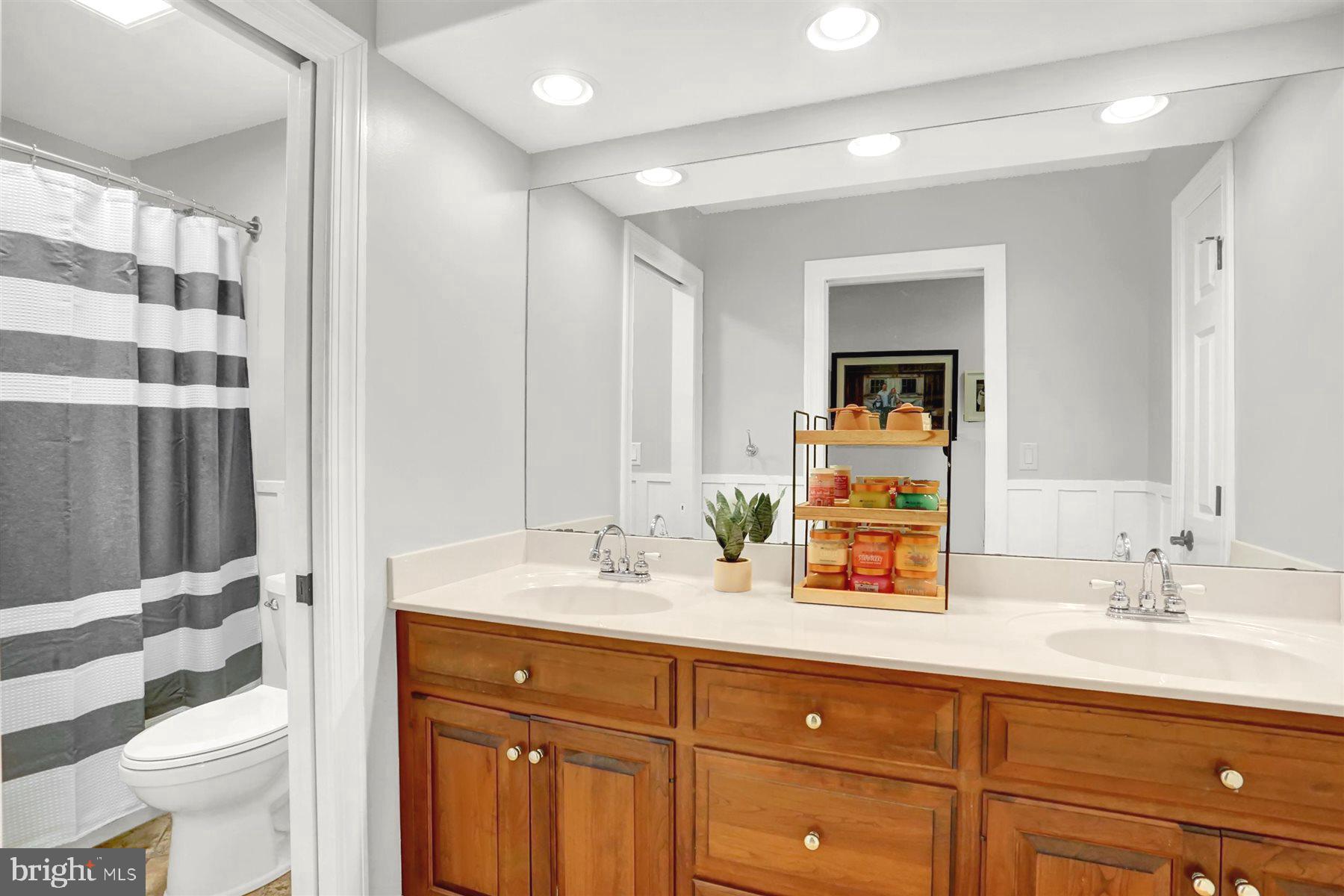 HILLSIDE FARMS - Residential