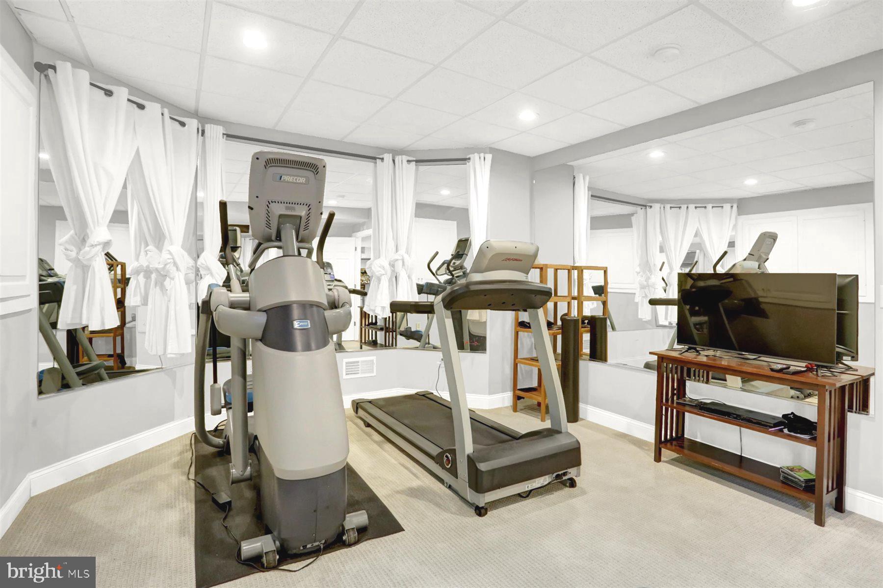 HILLSIDE FARMS - Residential