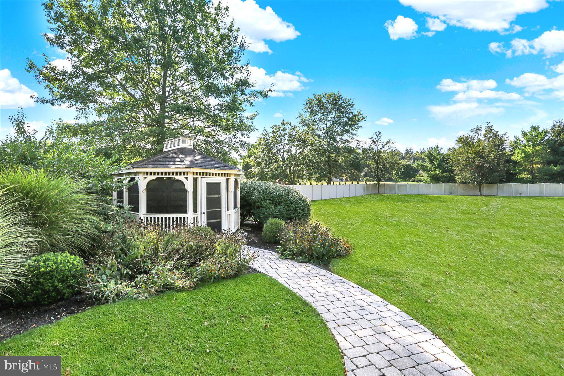 HILLSIDE FARMS - Residential