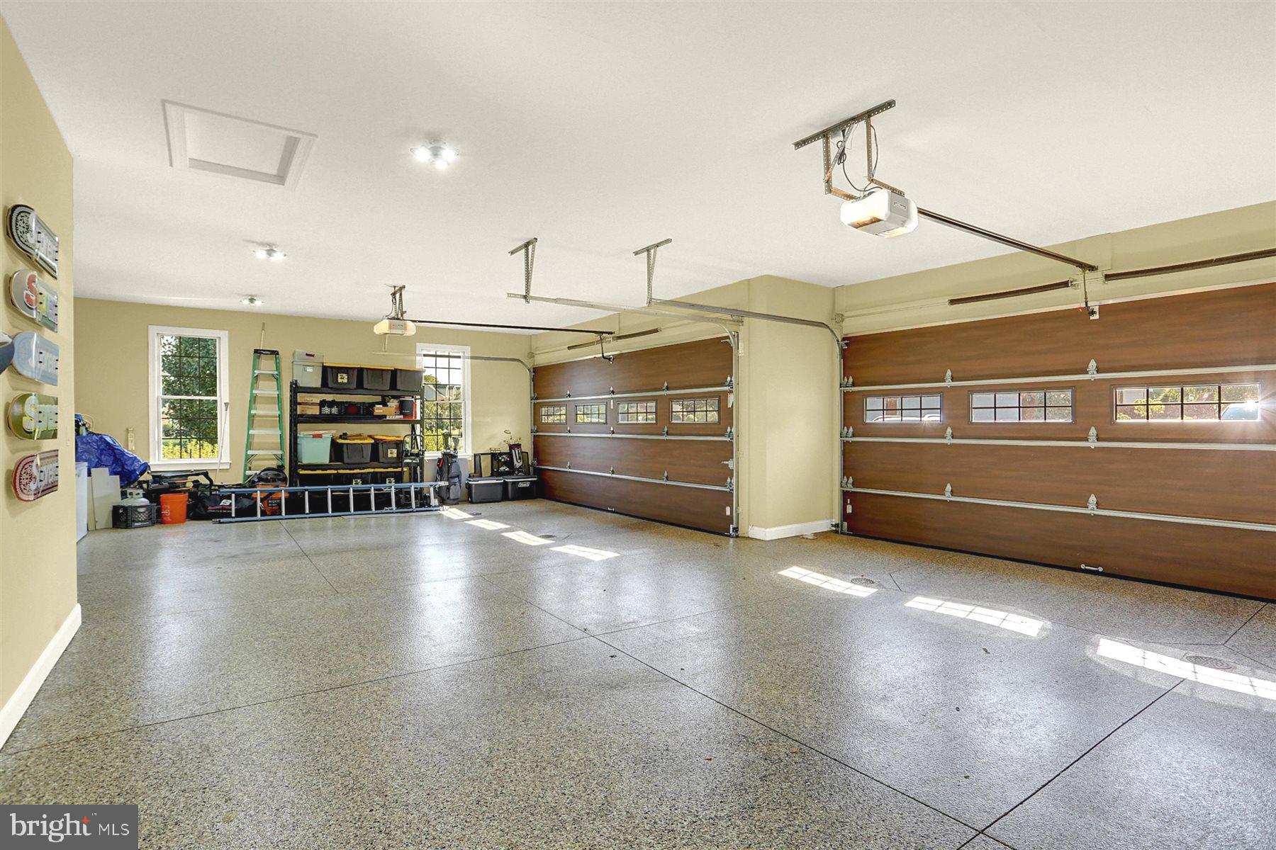 HILLSIDE FARMS - Residential