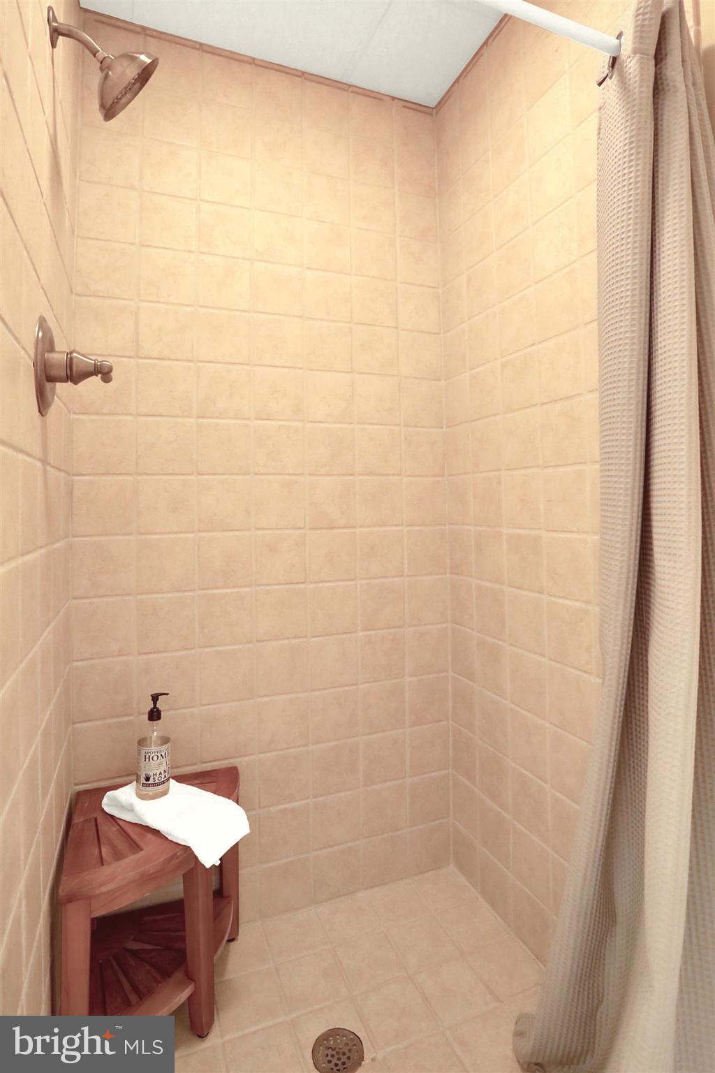 HILLSIDE FARMS - Residential