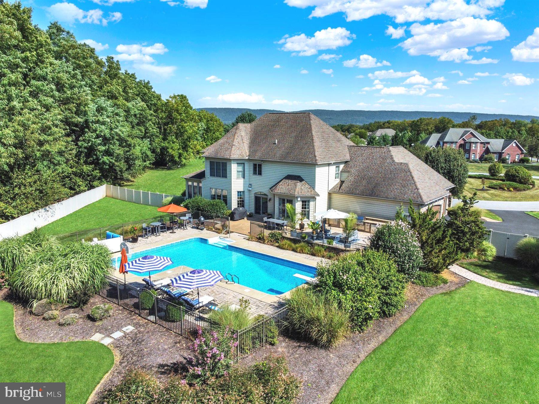 HILLSIDE FARMS - Residential