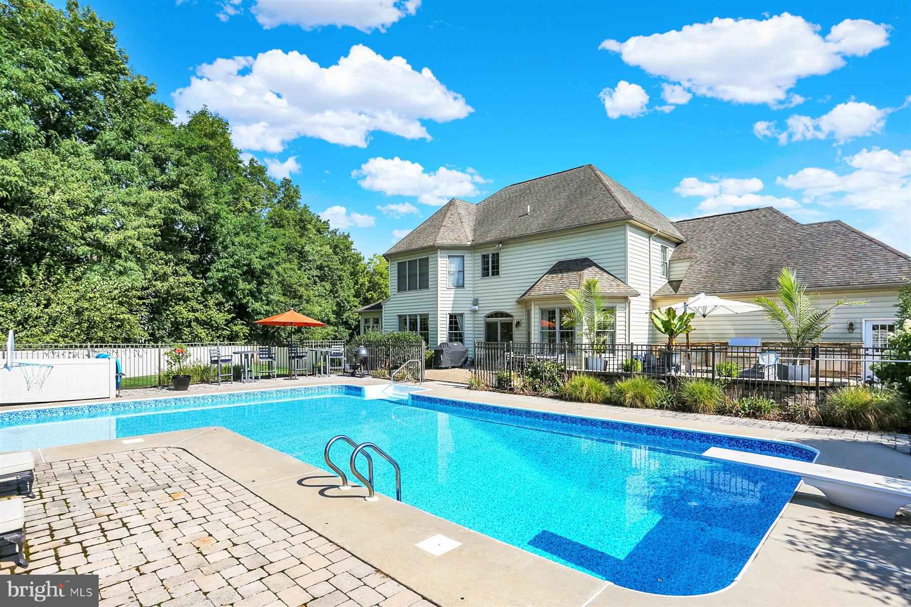 HILLSIDE FARMS - Residential