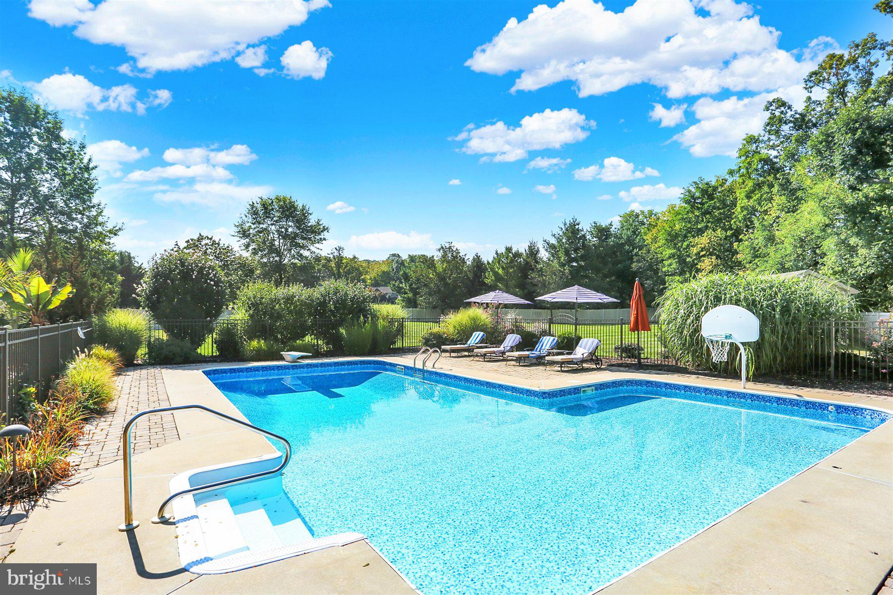 HILLSIDE FARMS - Residential