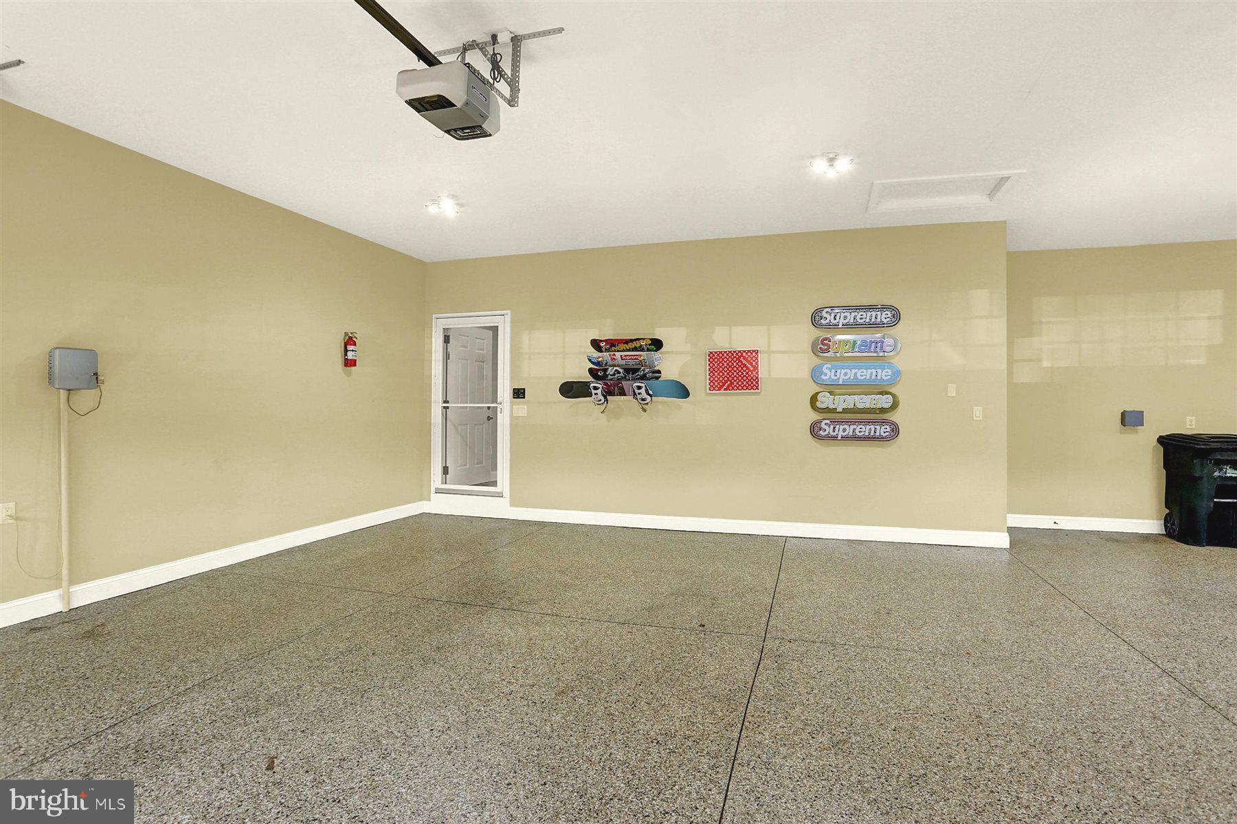 HILLSIDE FARMS - Residential