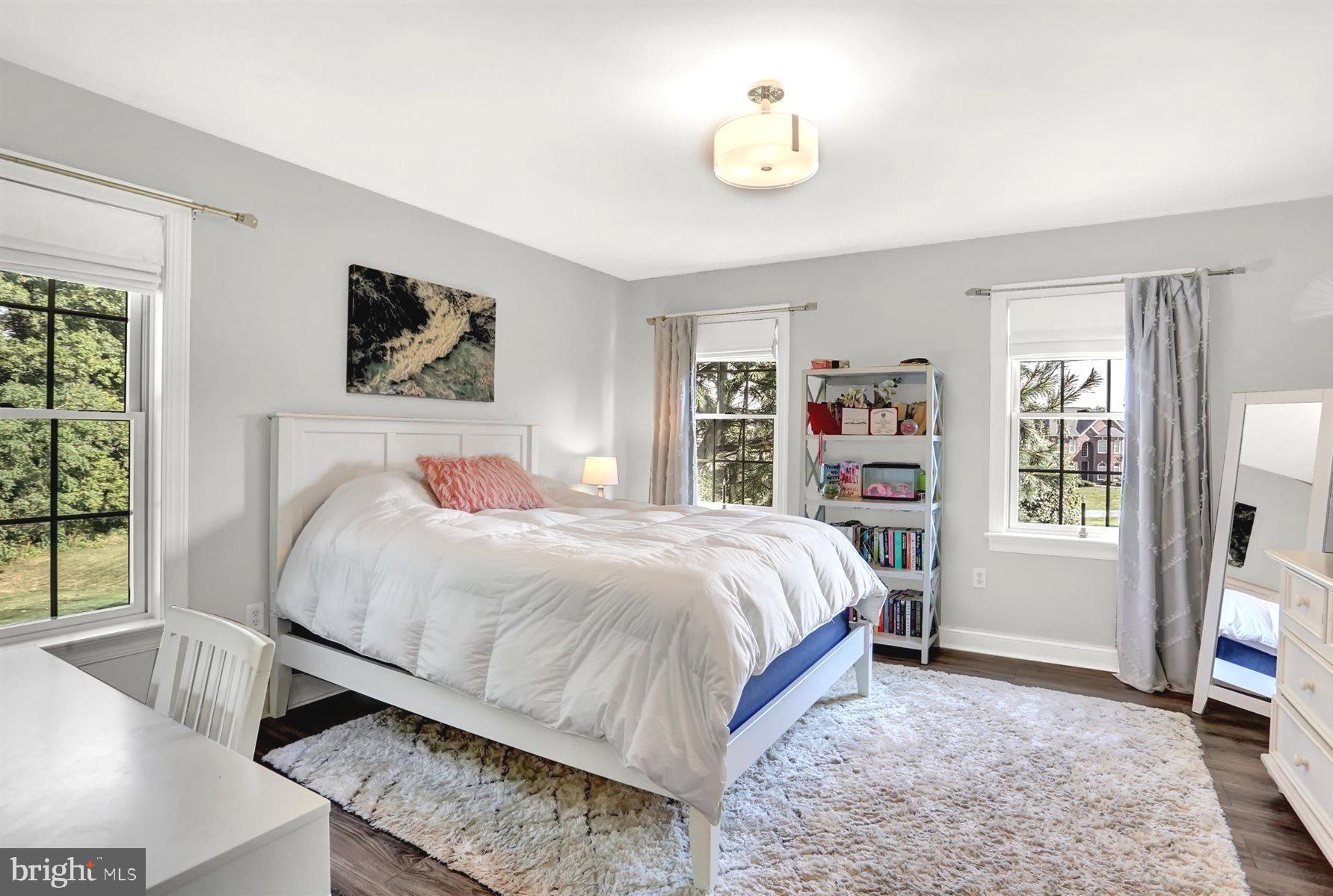 HILLSIDE FARMS - Residential