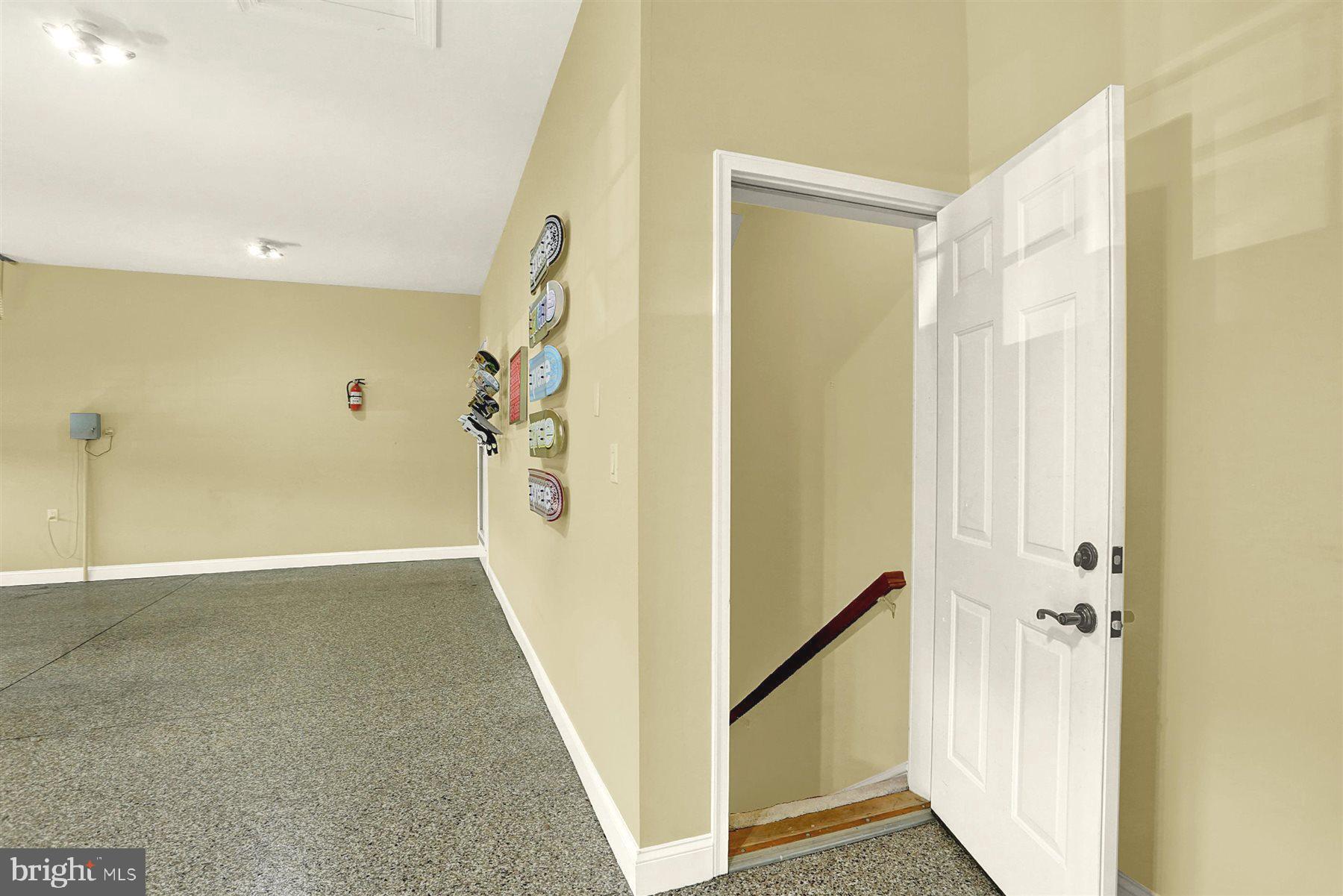 HILLSIDE FARMS - Residential