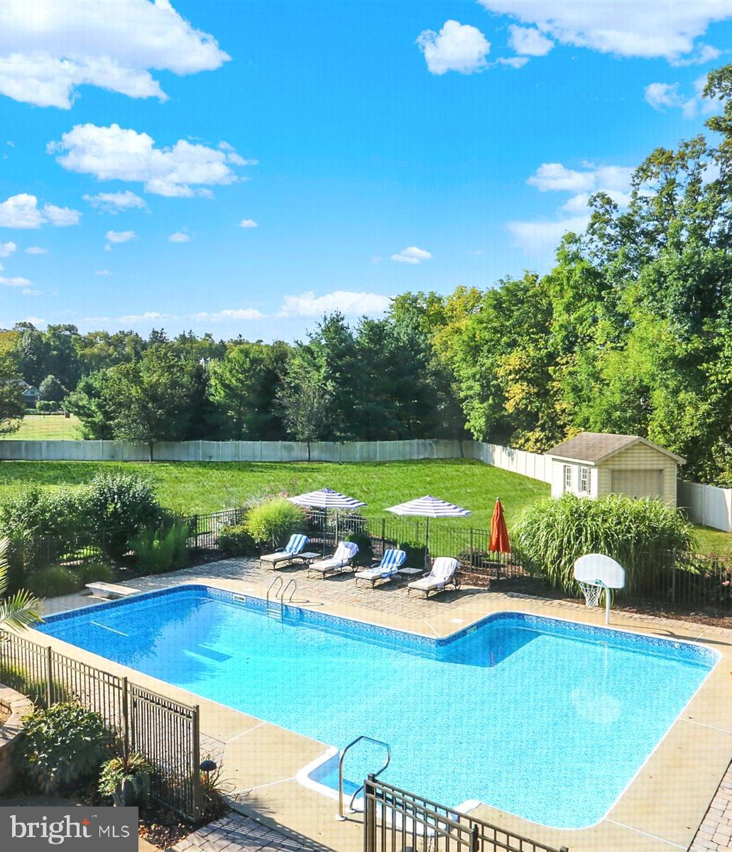 HILLSIDE FARMS - Residential