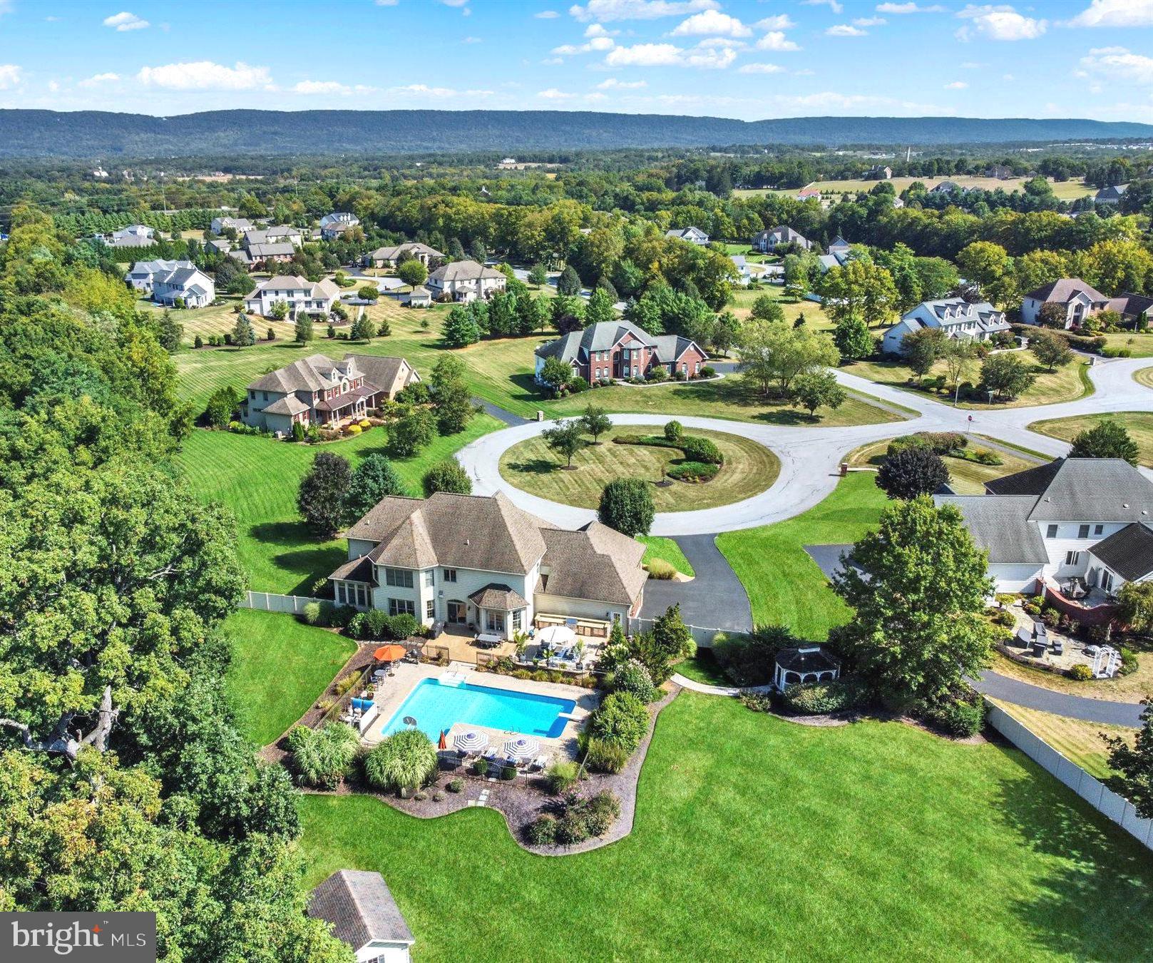 HILLSIDE FARMS - Residential