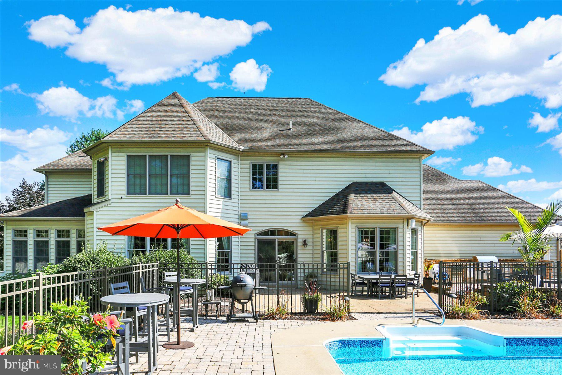 HILLSIDE FARMS - Residential