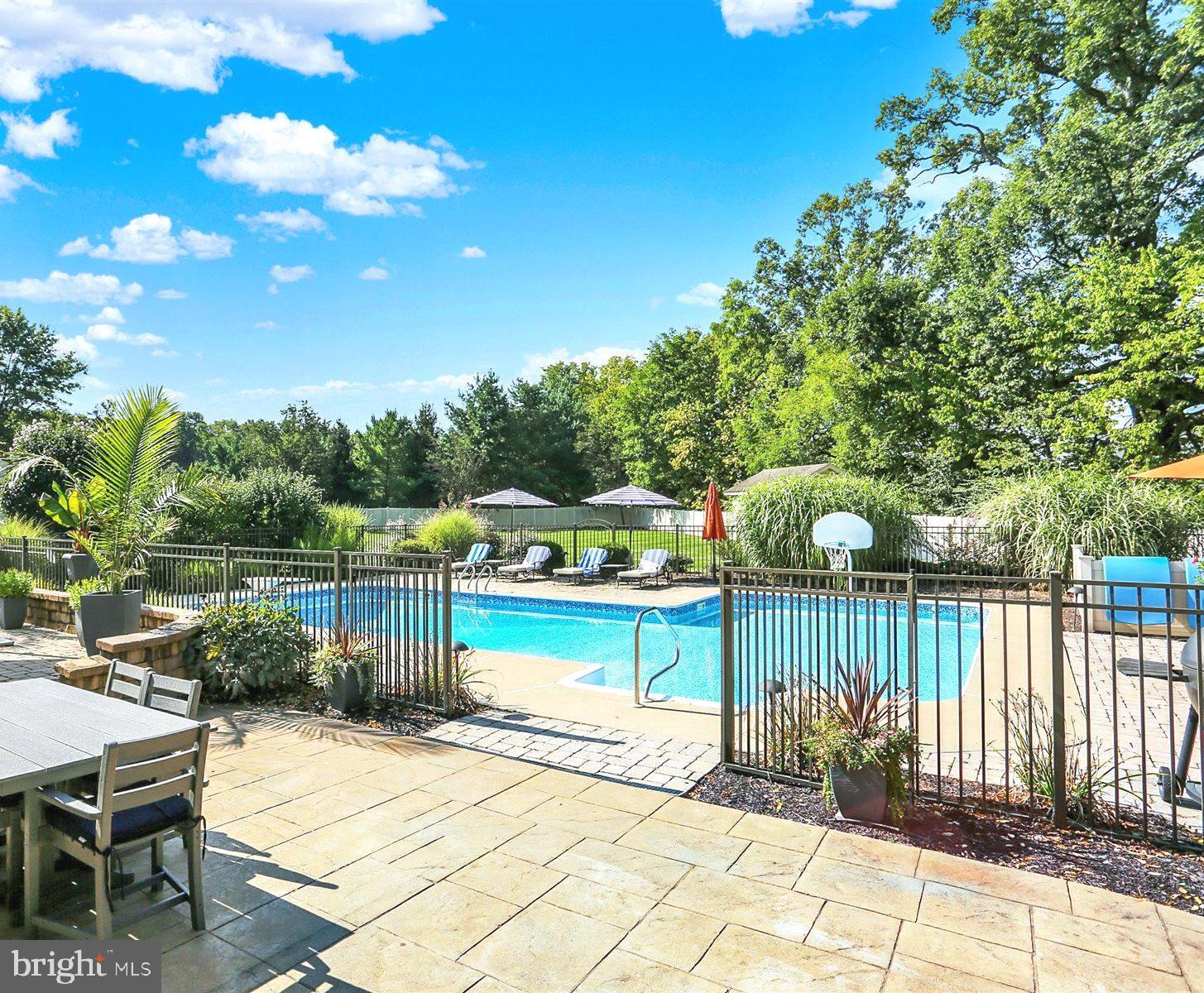 HILLSIDE FARMS - Residential