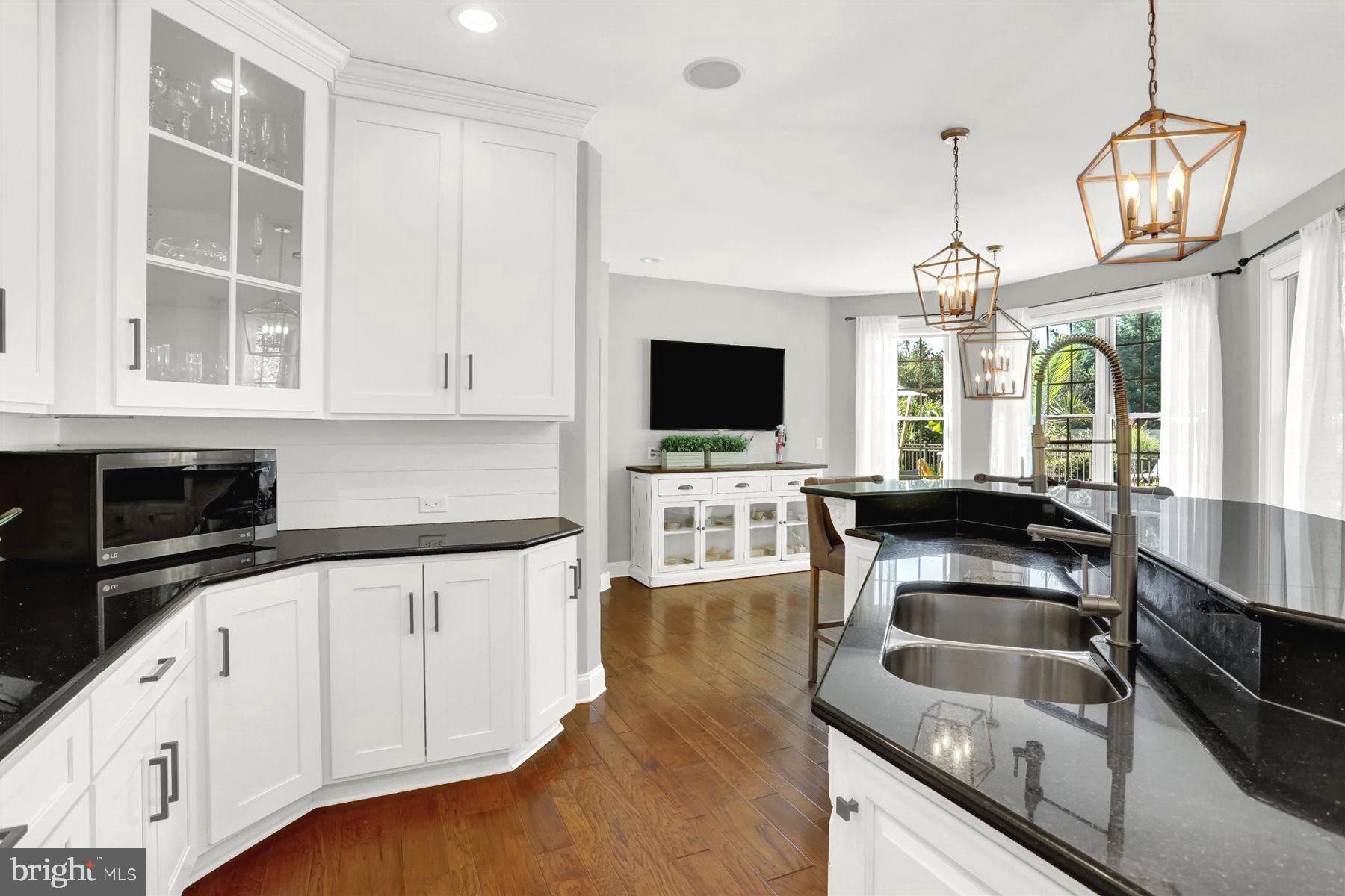 HILLSIDE FARMS - Residential