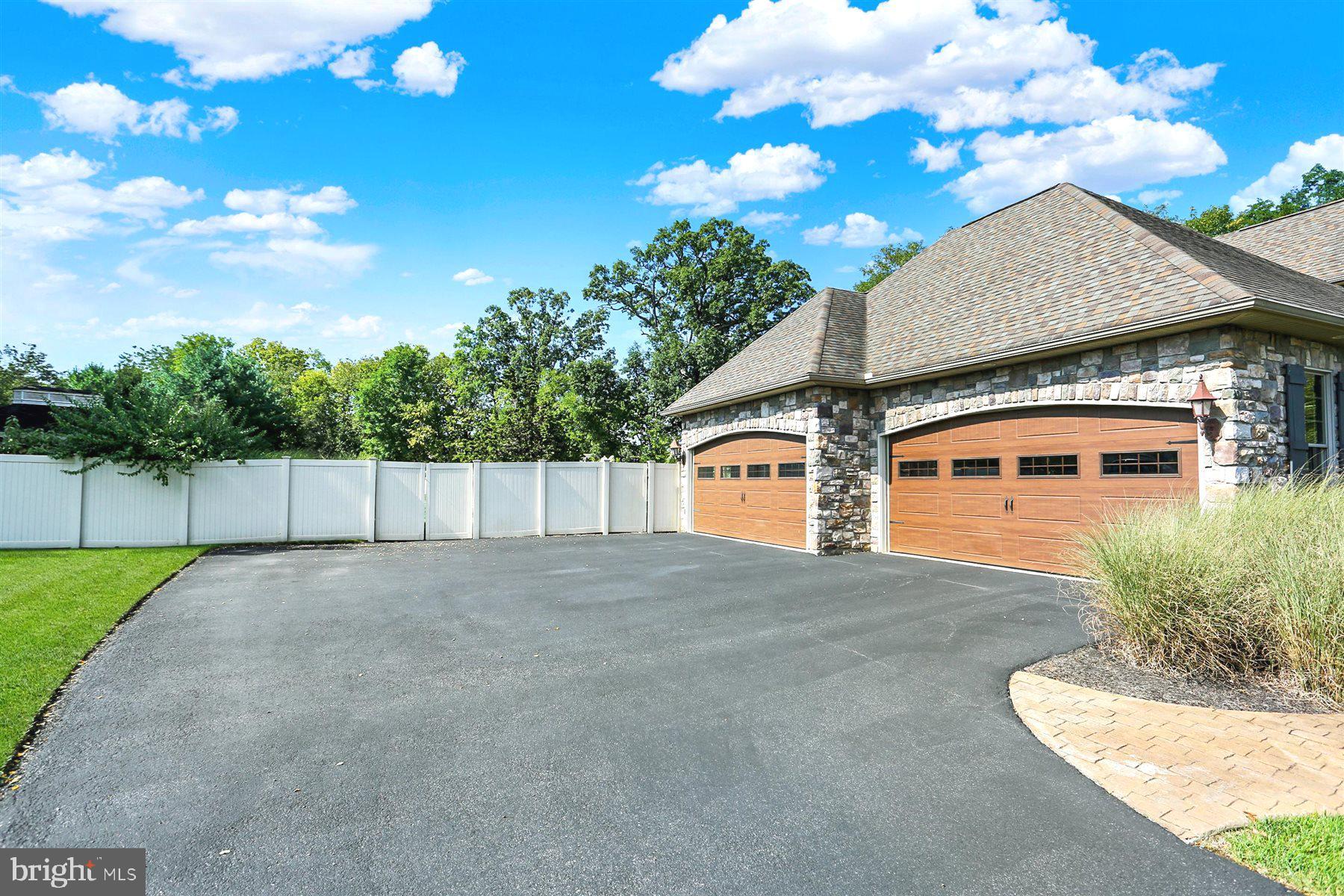 HILLSIDE FARMS - Residential