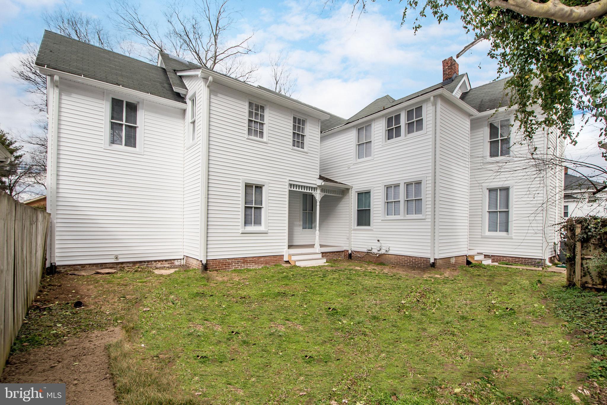 DOWNTOWN FREDERICKSBURG - Residential Lease