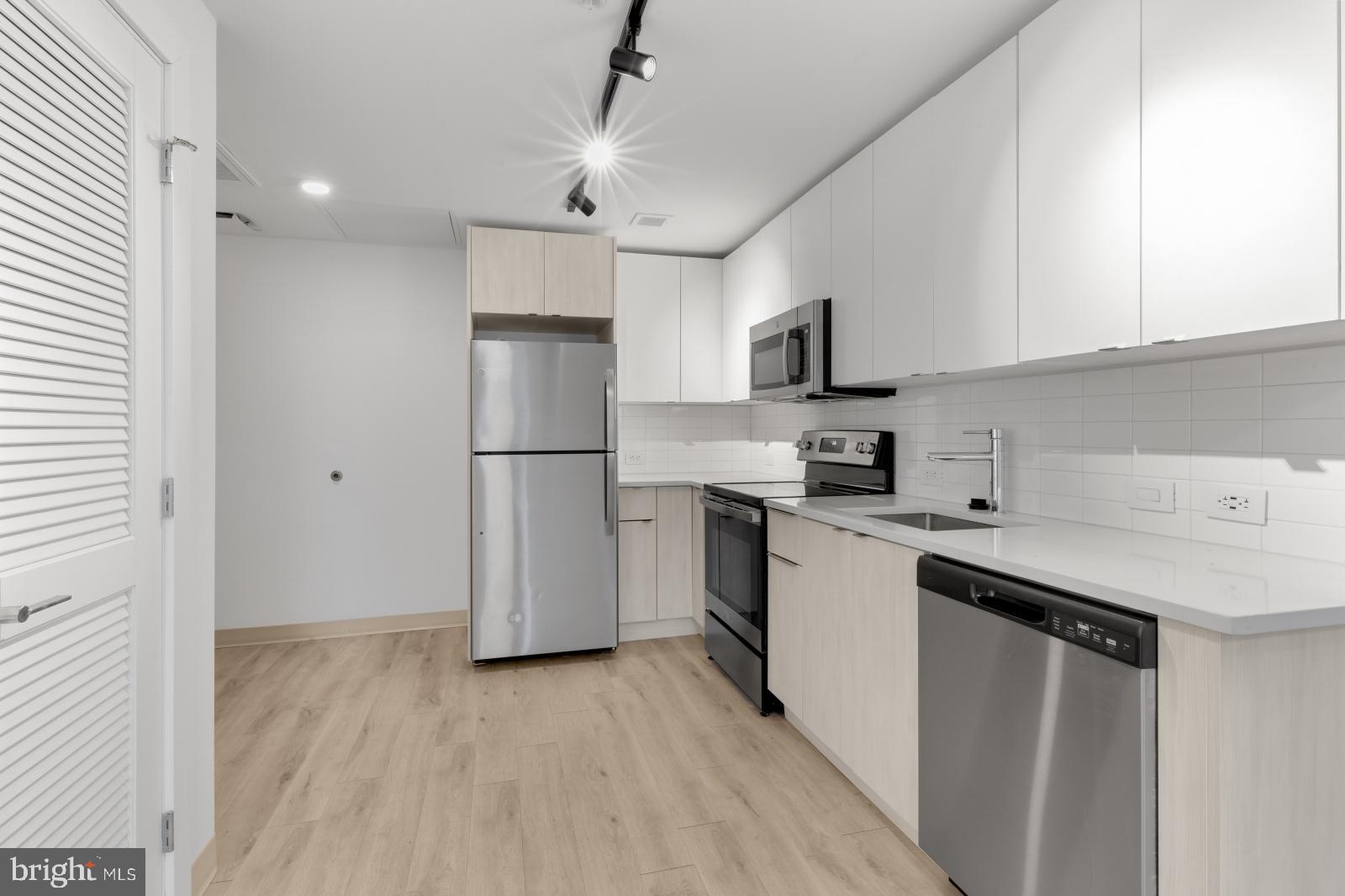 SPRING GARDEN - Residential Lease