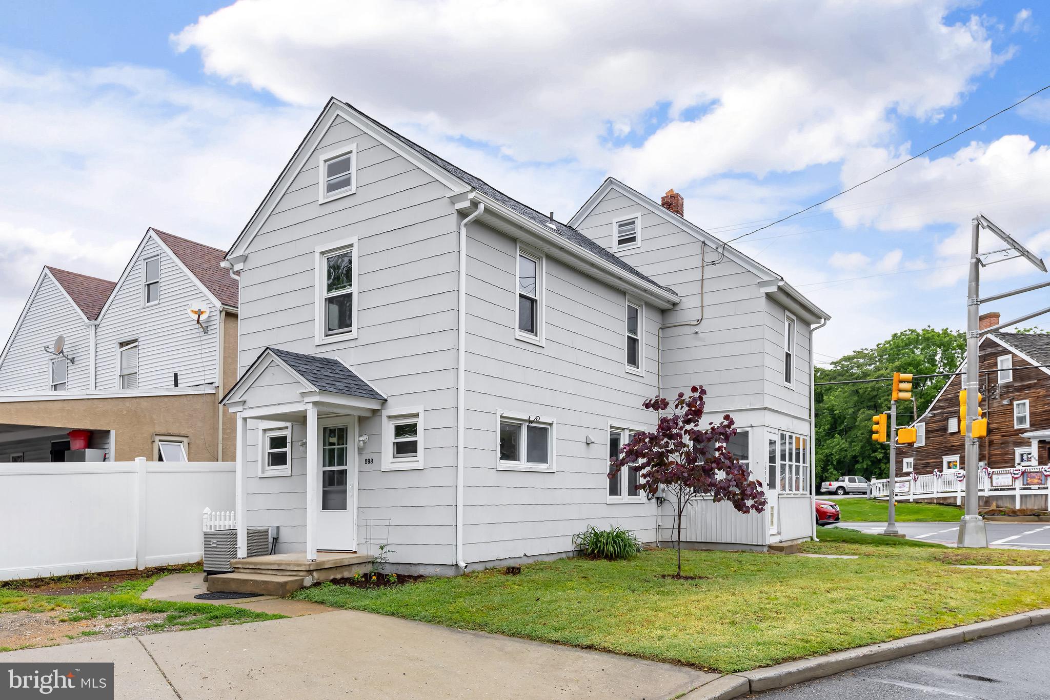 698 MAIN STREET