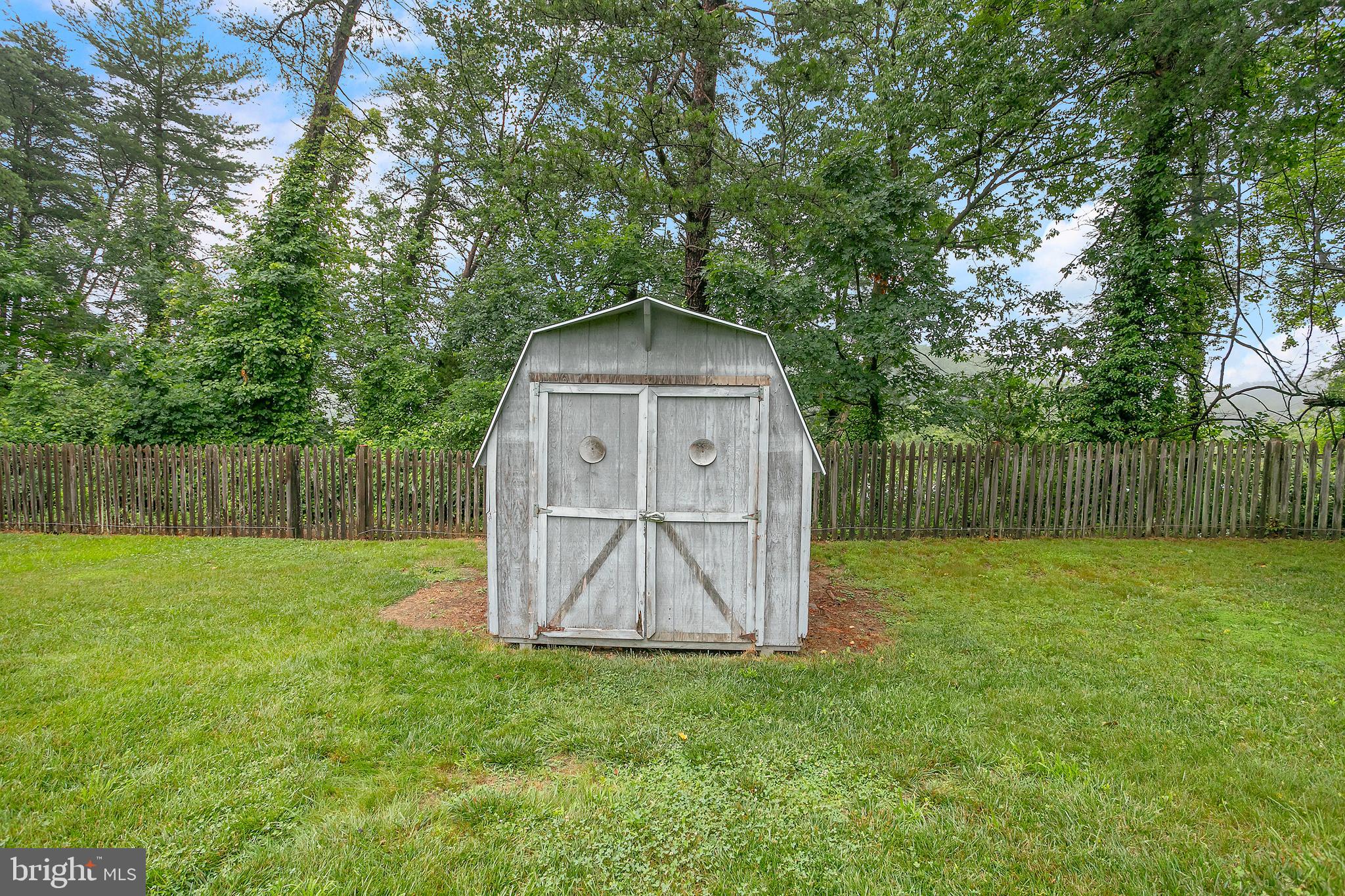 YORK MANOR - Residential