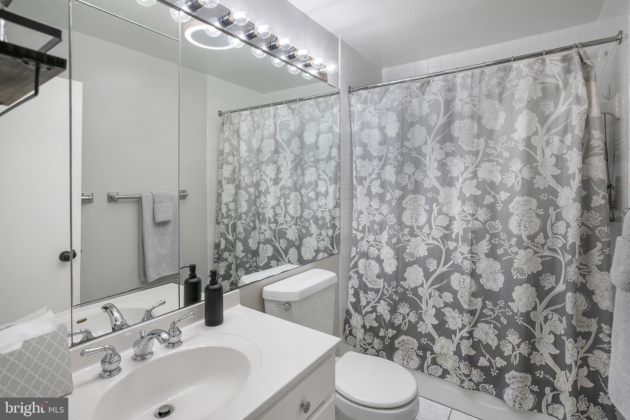 YORK MANOR - Residential