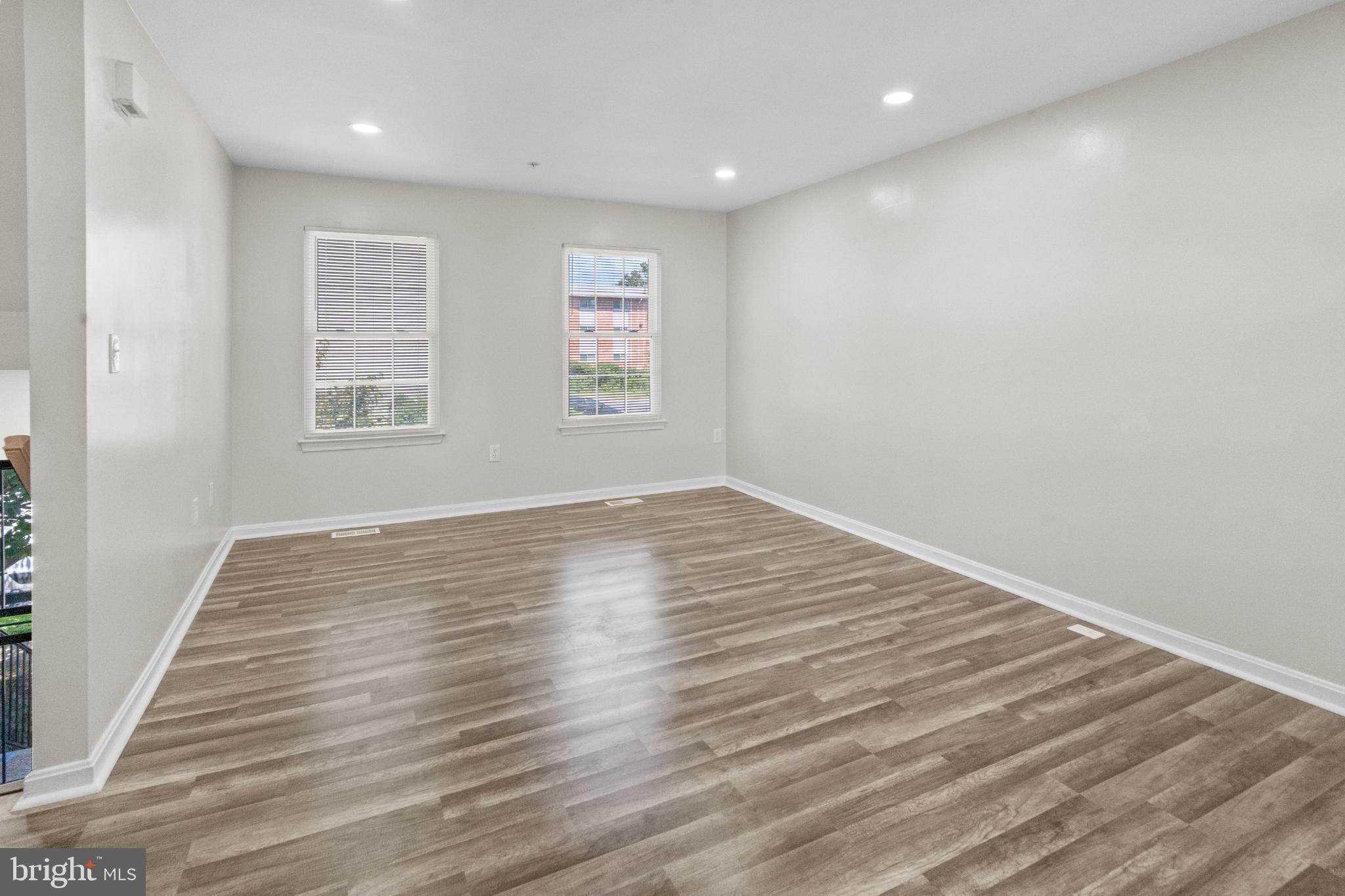 VALLEYBROOKE TOWNES-RESU - Residential