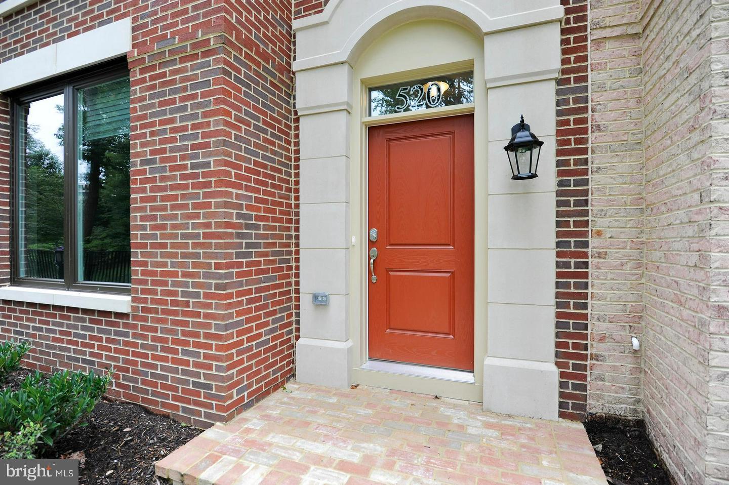 520 HARBORVIEW DRIVE