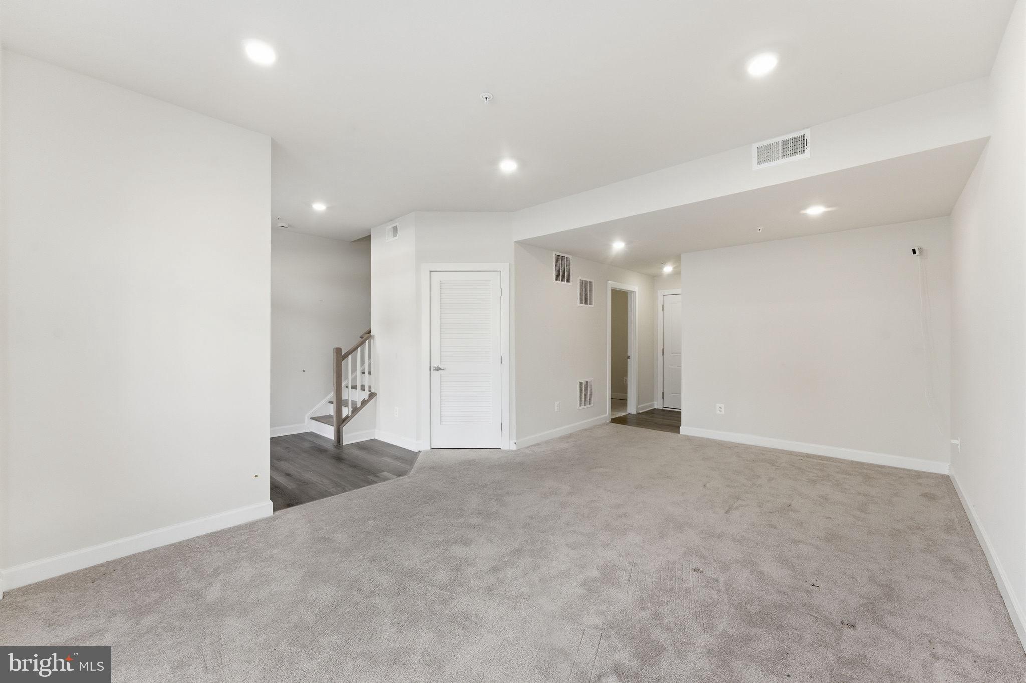 BOULEVARD VI TOWNS - Residential