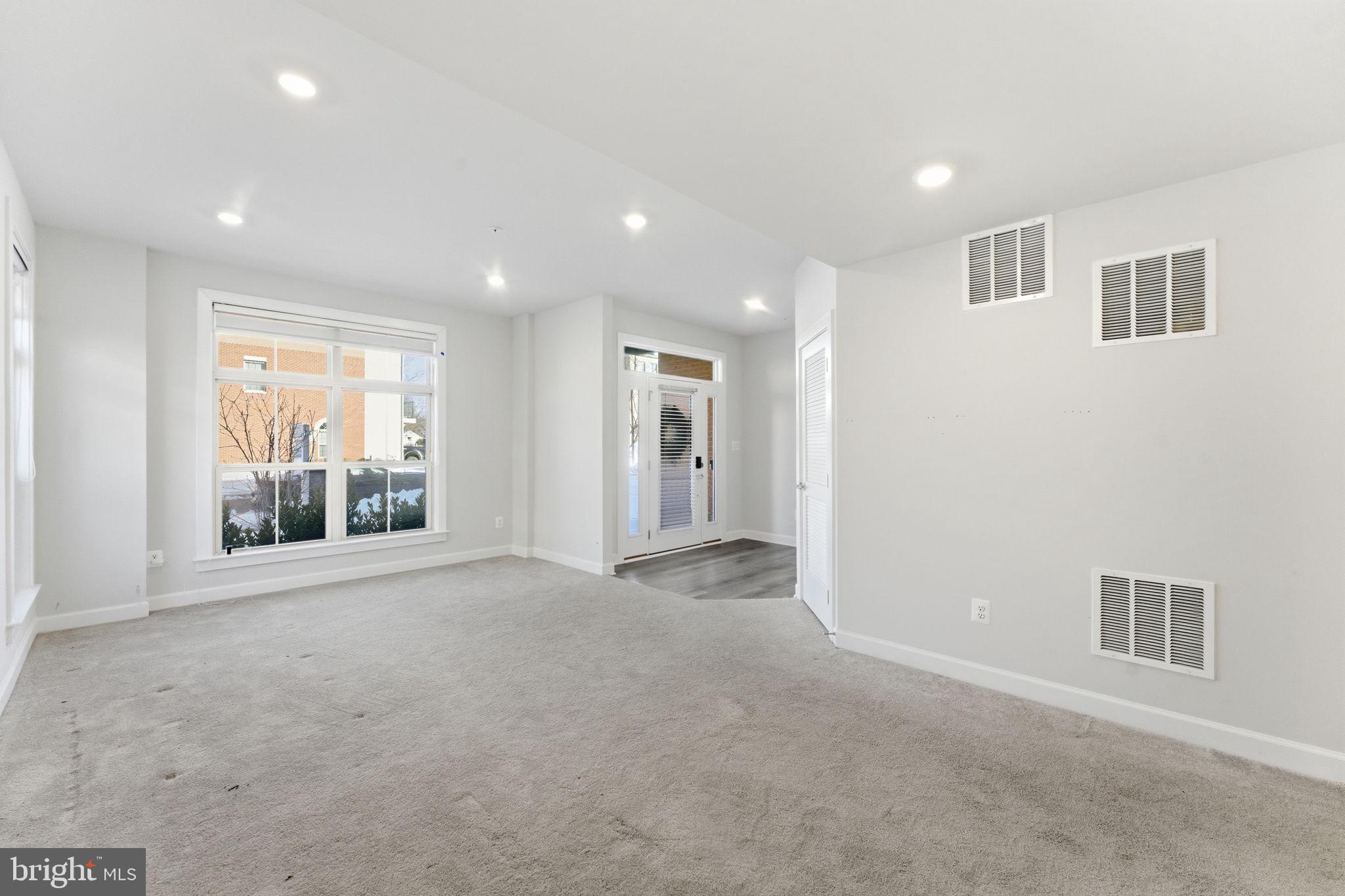 BOULEVARD VI TOWNS - Residential