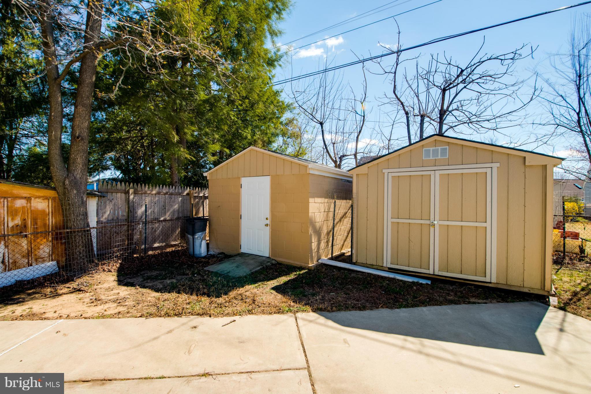 COUNTRY CLUB ESTATES - Residential