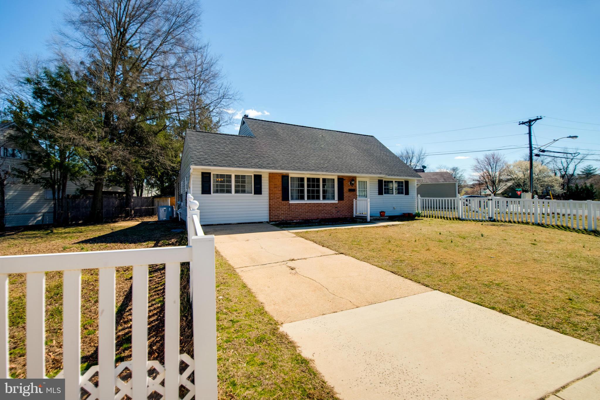 COUNTRY CLUB ESTATES - Residential