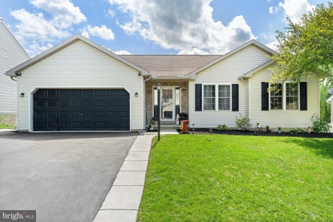 Homes For Sale - 17 Mayflower Drive<br/> JONESTOWN, PA 17038