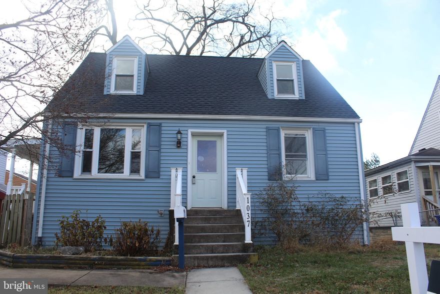 Come view this 2 bedroom single family home. Offering good size bedrooms. Nice flooring throught the home. Also includes a basement for additional space for your family or guest. And a great size back yard which is fenced in. The location is great near shopping and schools. And minutes from the highway if commuting.  Call and make your appointment today.