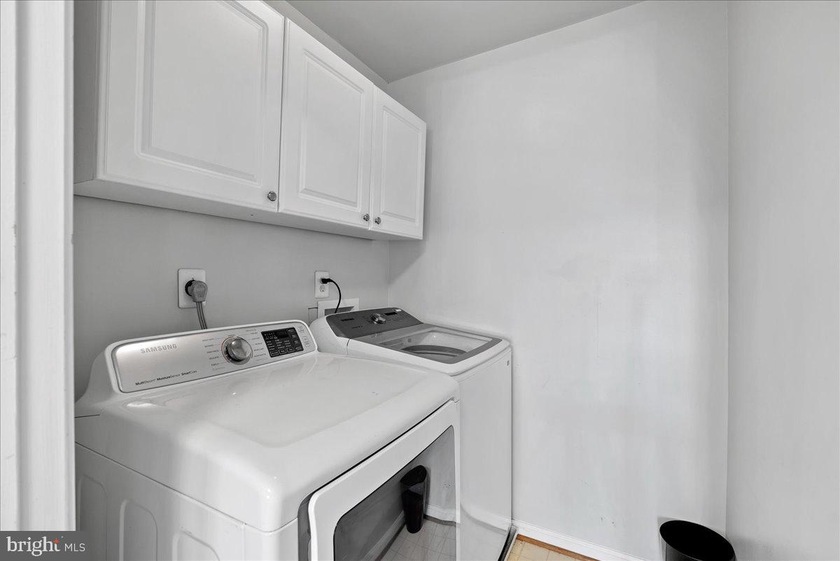 BARRINGTON OAKS - Residential Lease