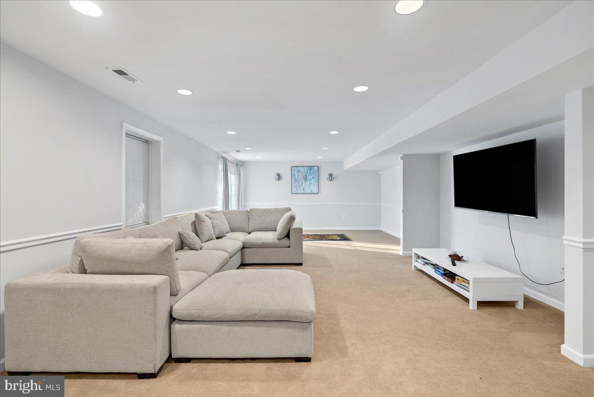 BARRINGTON OAKS - Residential Lease