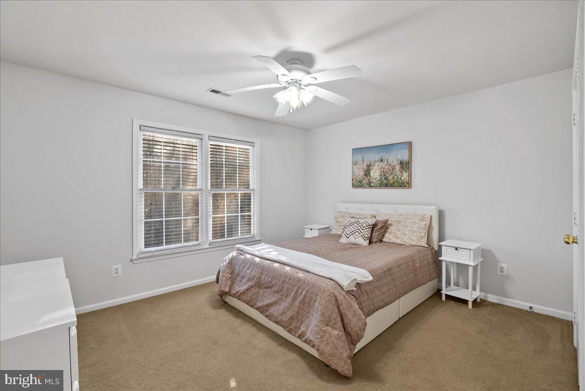 BARRINGTON OAKS - Residential Lease