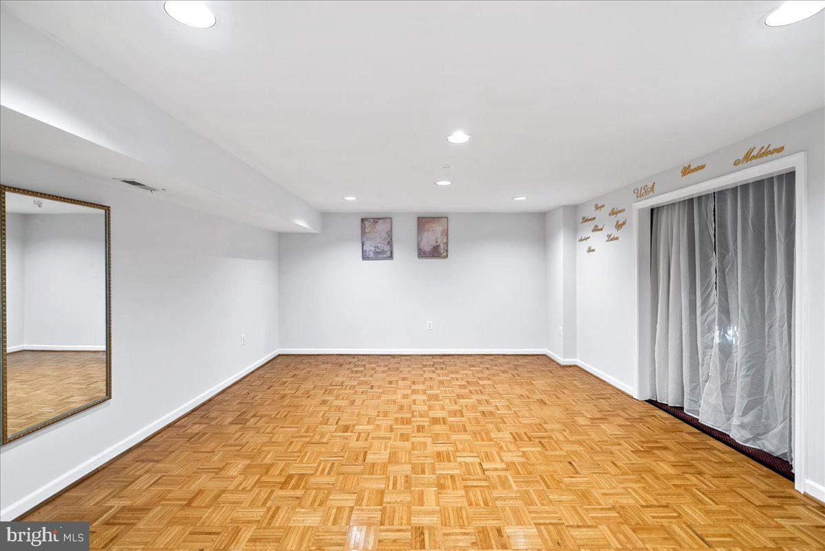 BARRINGTON OAKS - Residential Lease