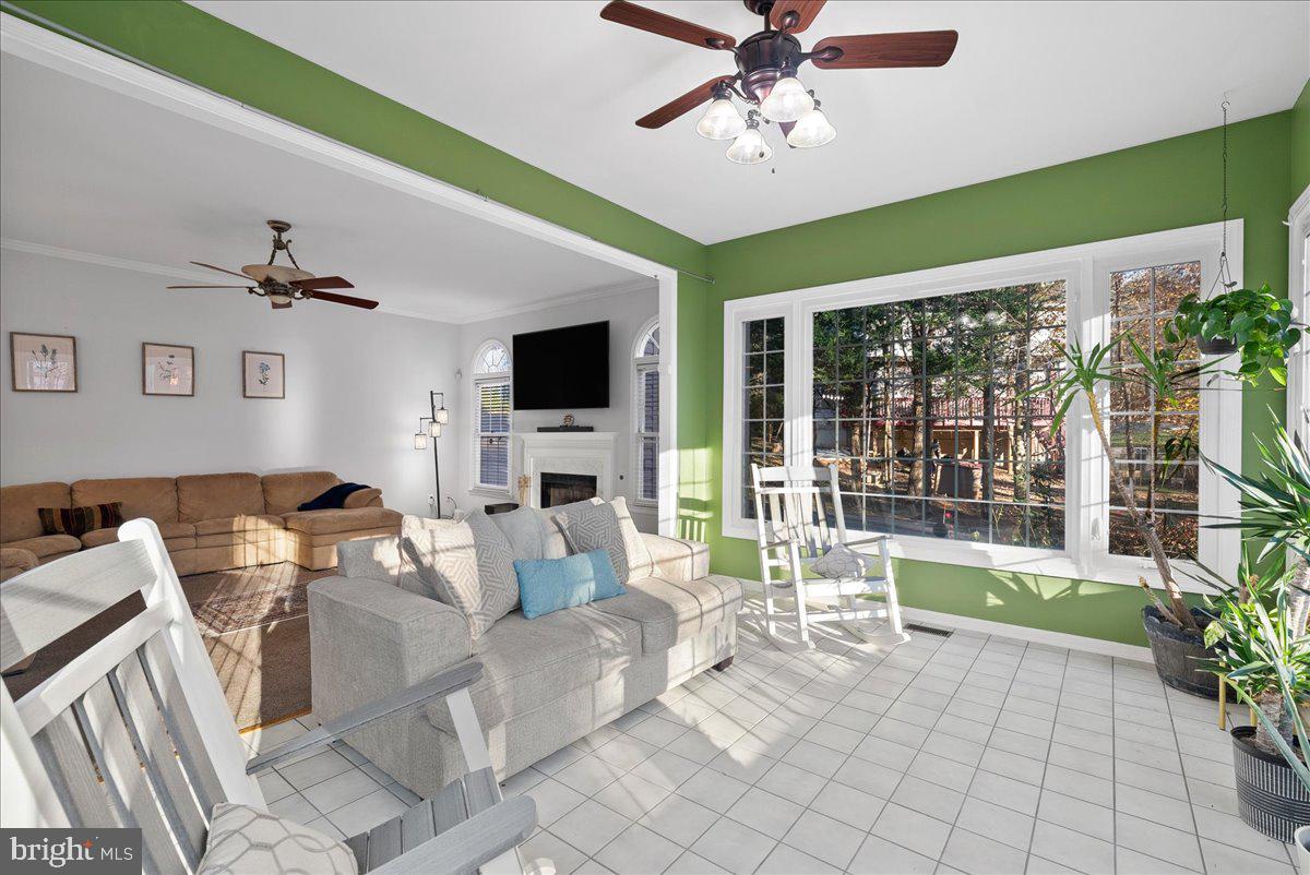 BARRINGTON OAKS - Residential Lease