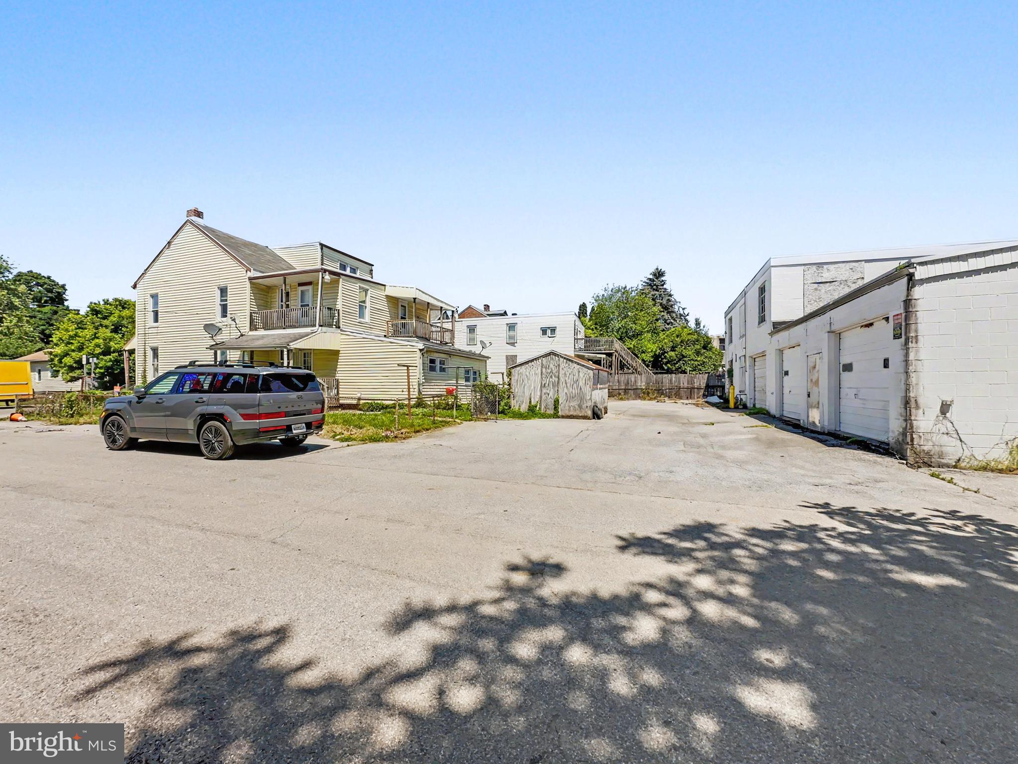 522-526 BOUNDARY AVENUE E
