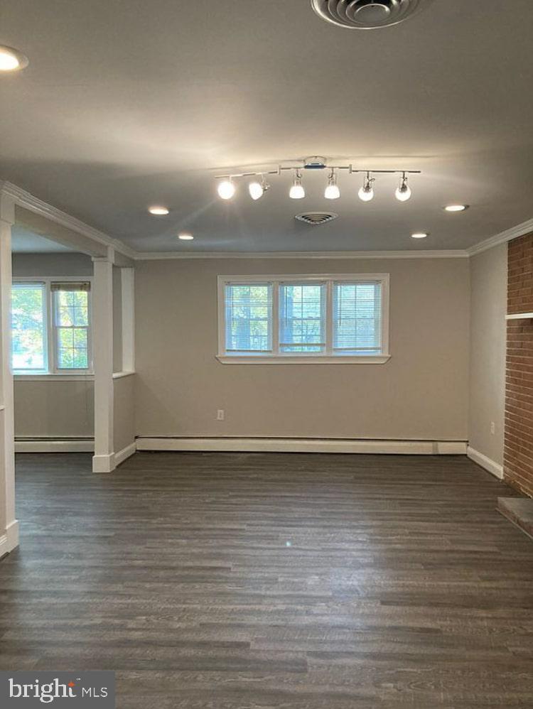 WILLIAMSBURG ESTATES - Residential