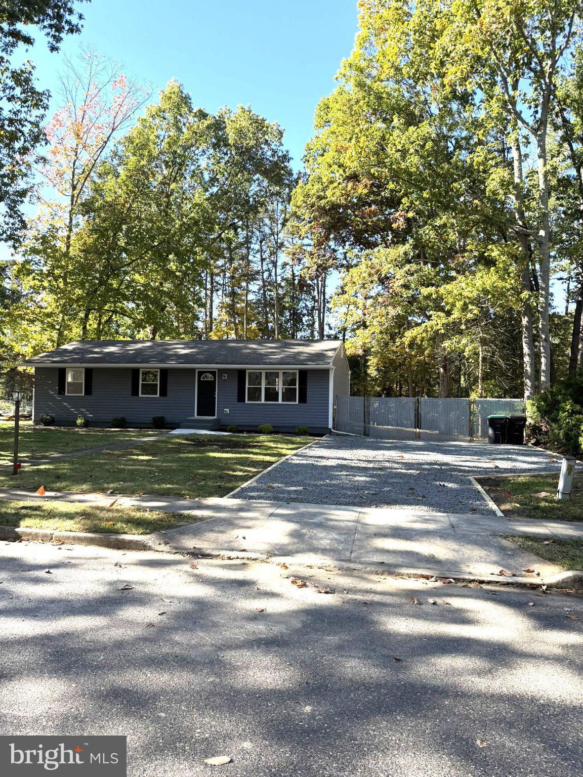 10 ALBERTS AVENUE