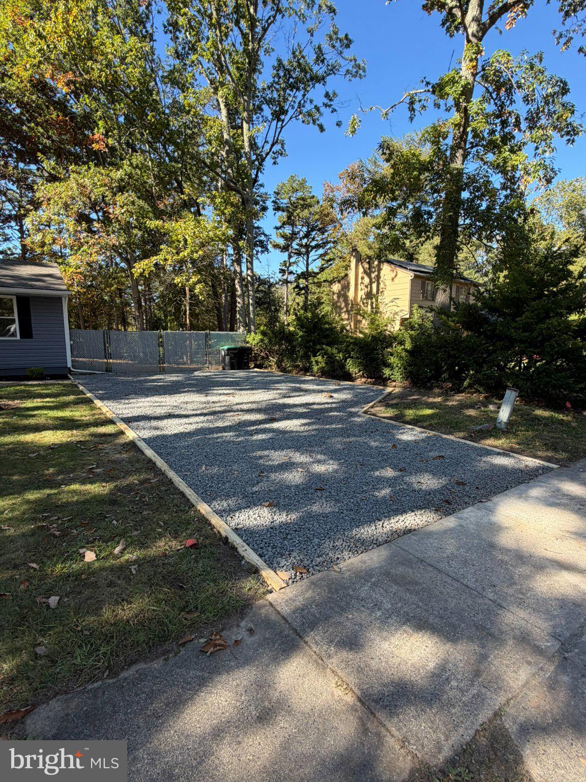 10 ALBERTS AVENUE