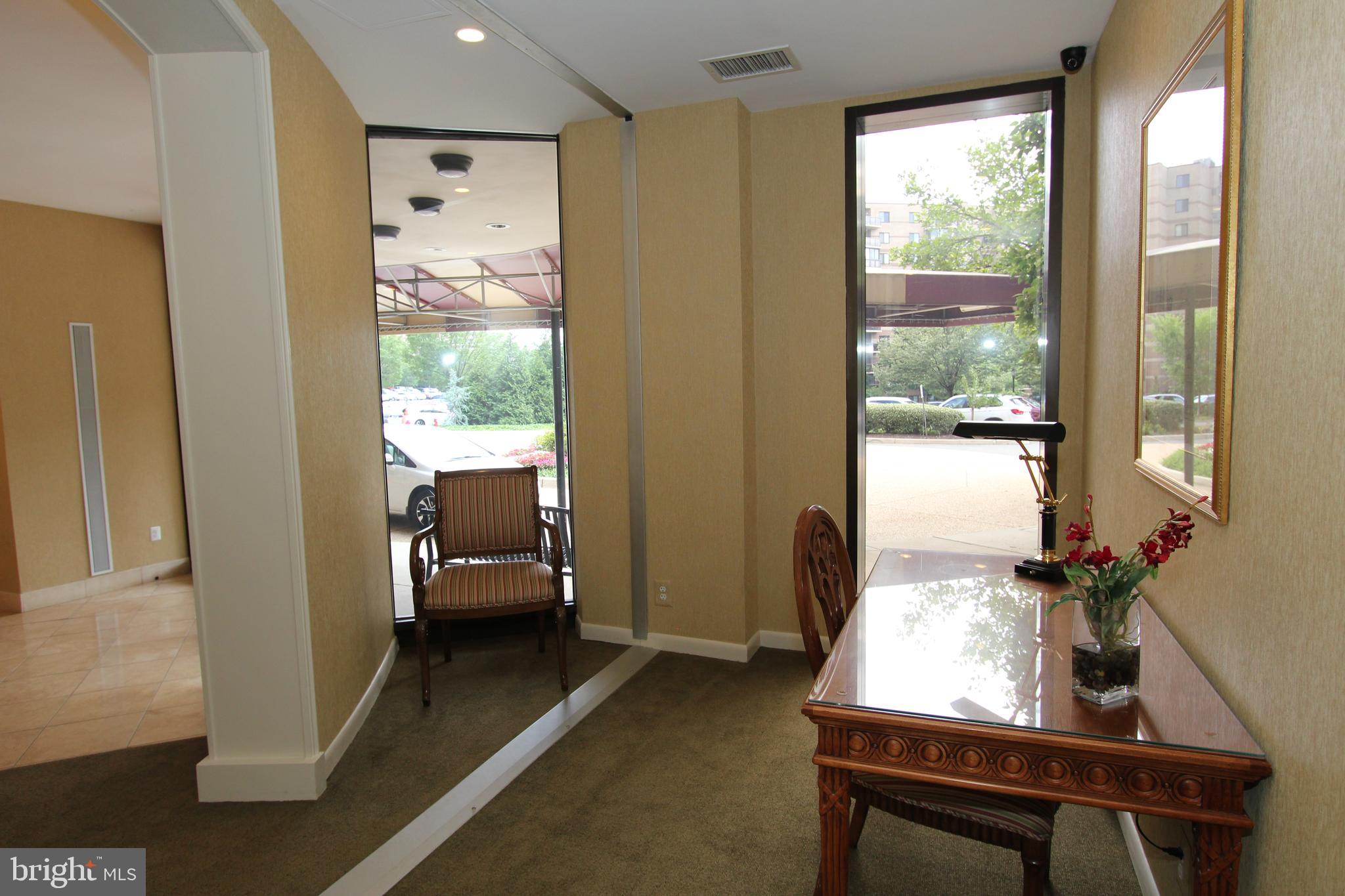 ROTONDA - Residential Lease