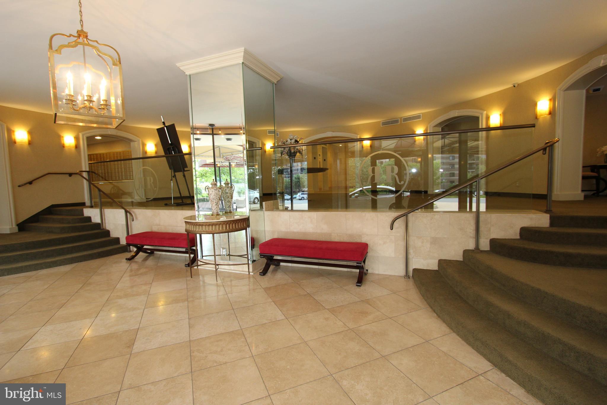 ROTONDA - Residential Lease