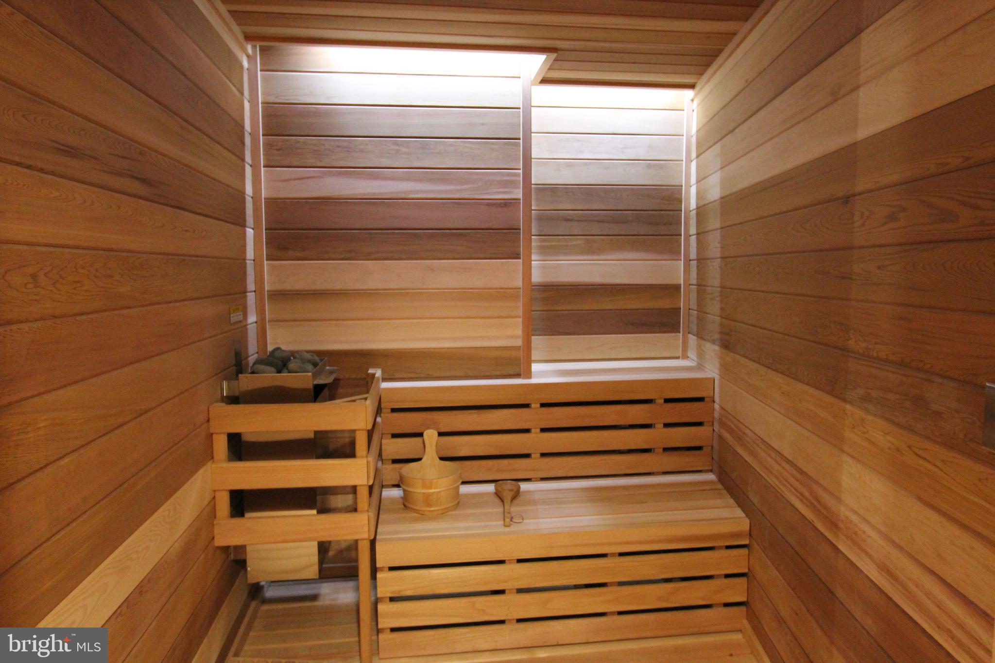 ROTONDA - Residential Lease