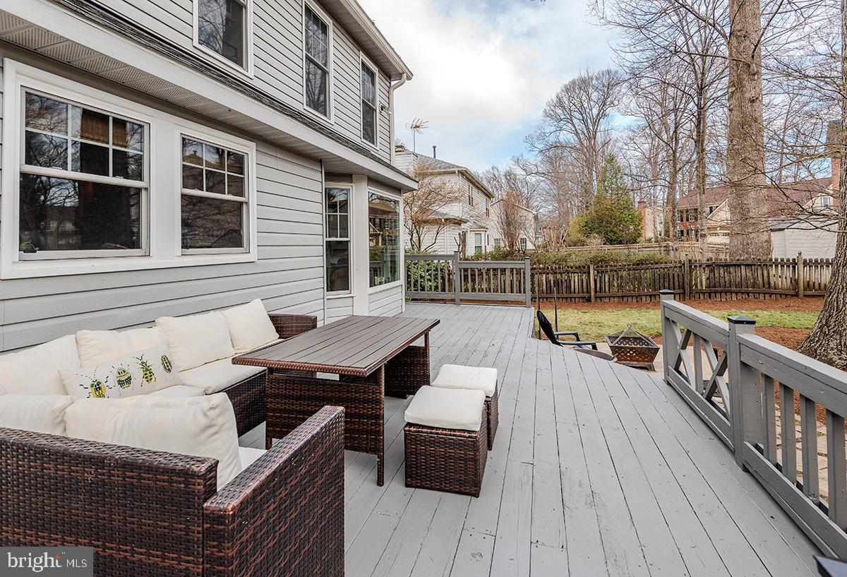 CROFTON WOODS - Residential