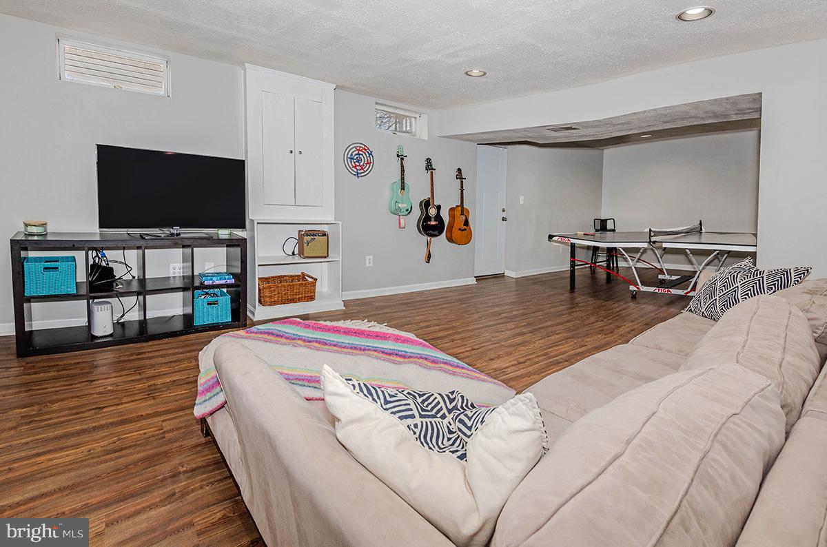 CROFTON WOODS - Residential