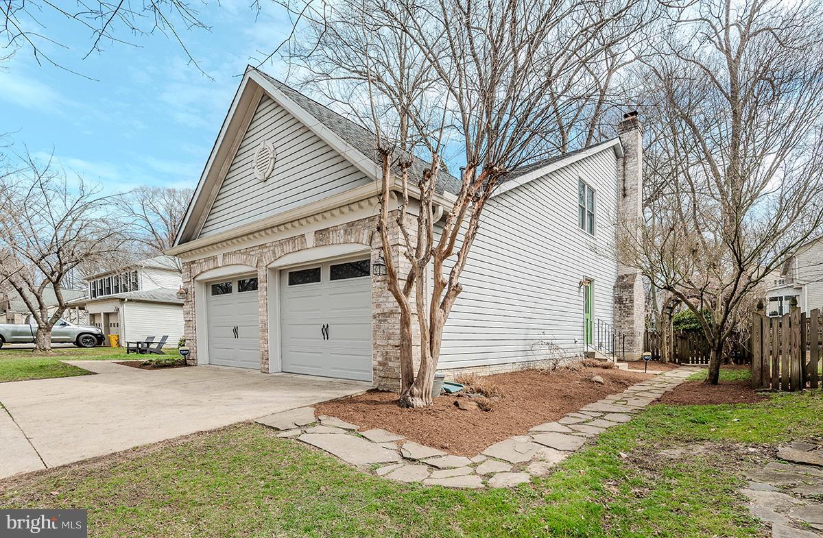 CROFTON WOODS - Residential