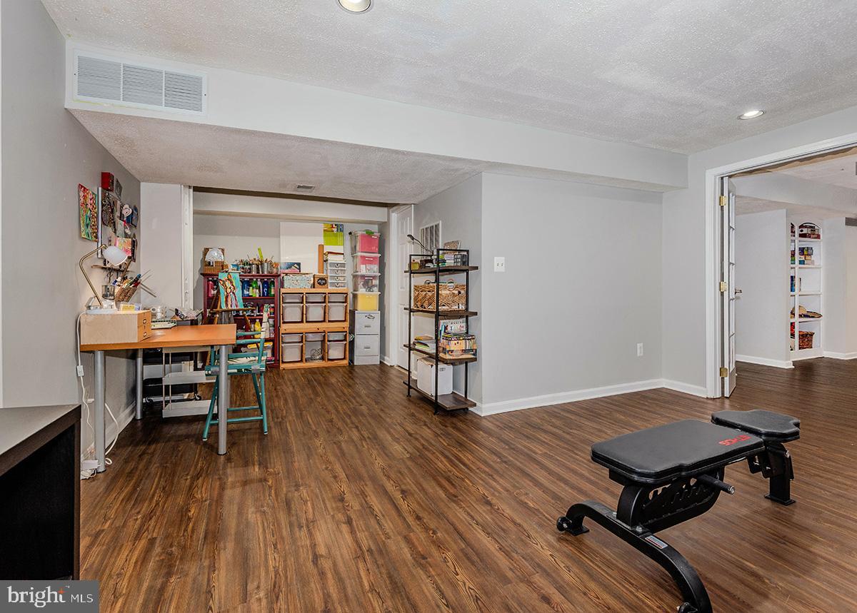 CROFTON WOODS - Residential