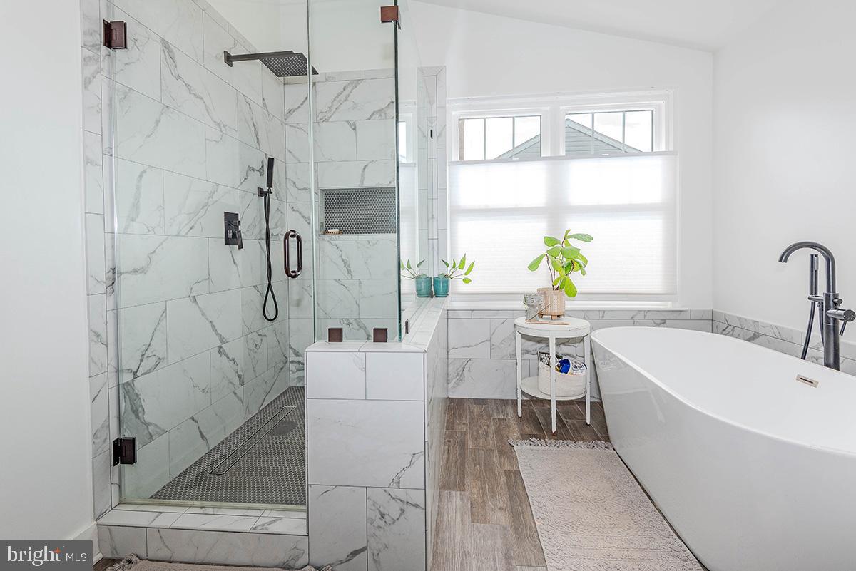 CROFTON WOODS - Residential