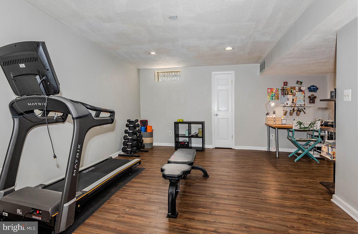 CROFTON WOODS - Residential