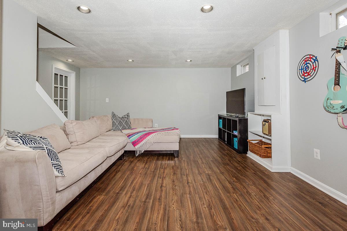 CROFTON WOODS - Residential