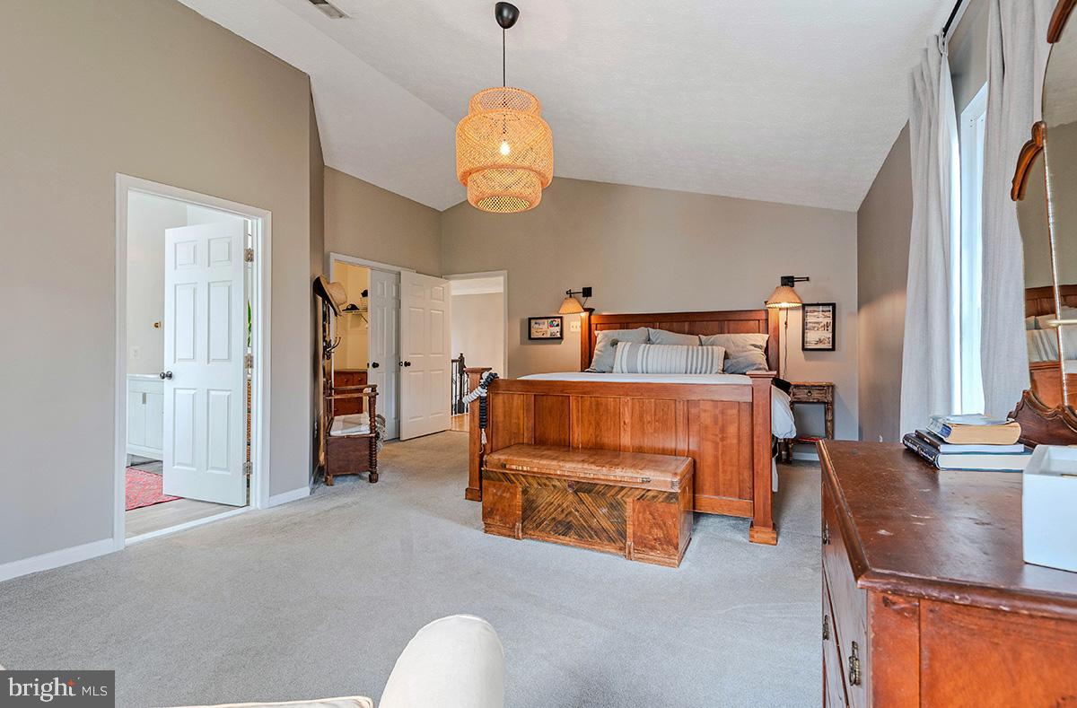 CROFTON WOODS - Residential